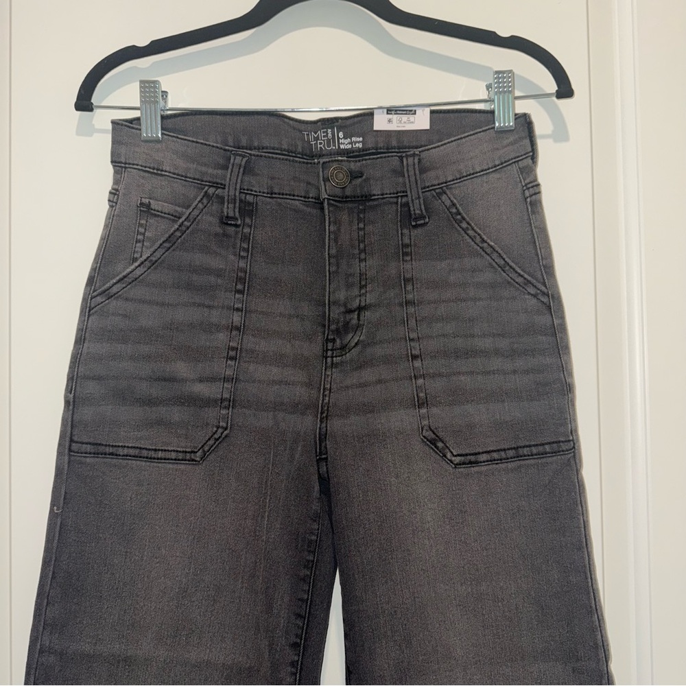 NWT Gray High Rise Wide Leg Cropped Jeans - Picture 3 of 5